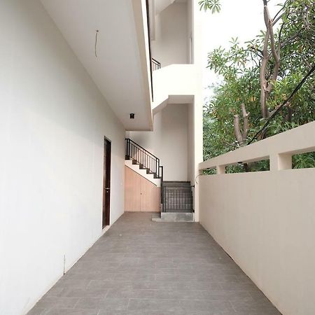 Reddoorz Near Taman Palem Hotel Jakarta Ngoại thất bức ảnh
