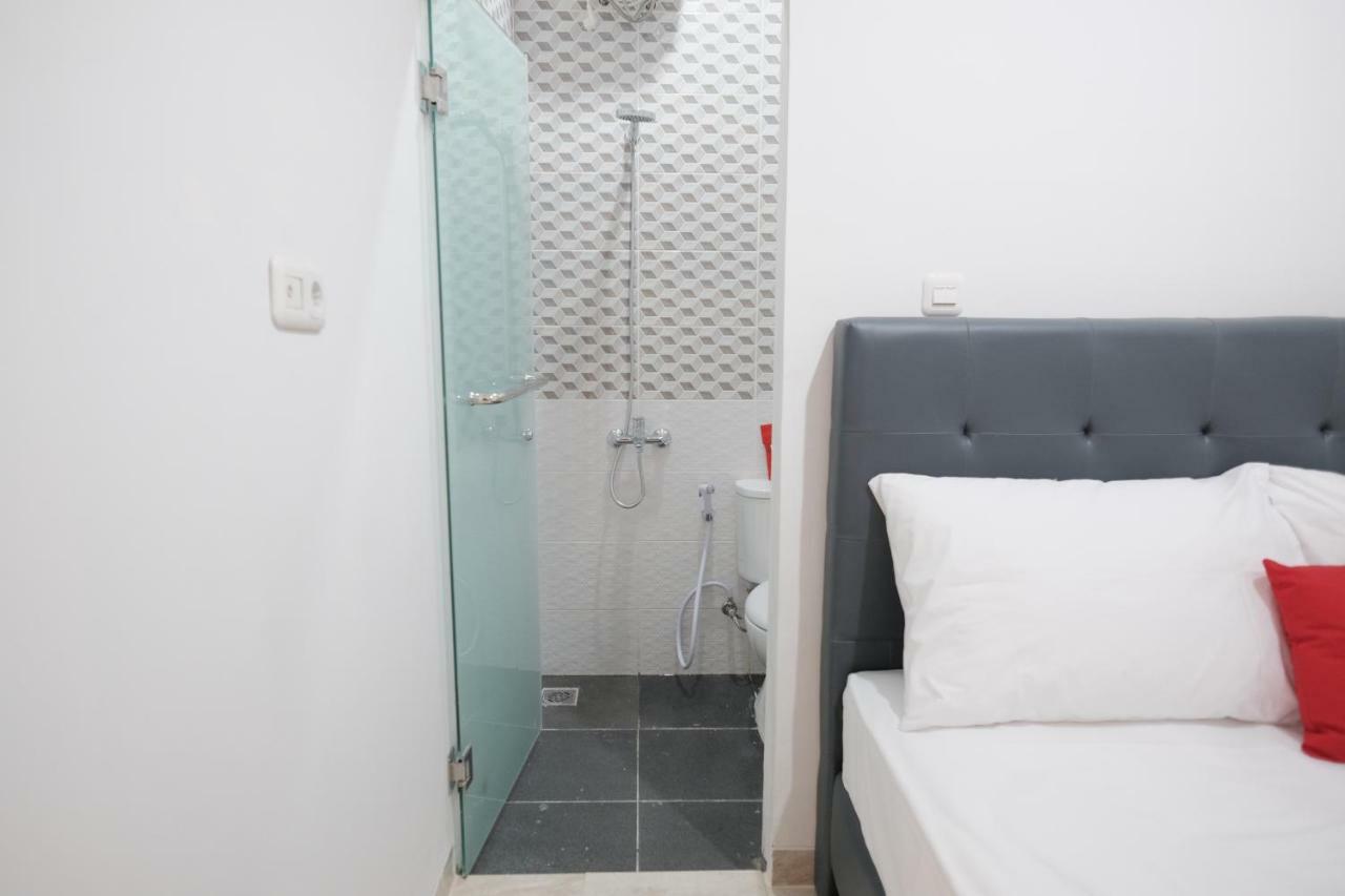 Reddoorz Near Taman Palem Hotel Jakarta Ngoại thất bức ảnh