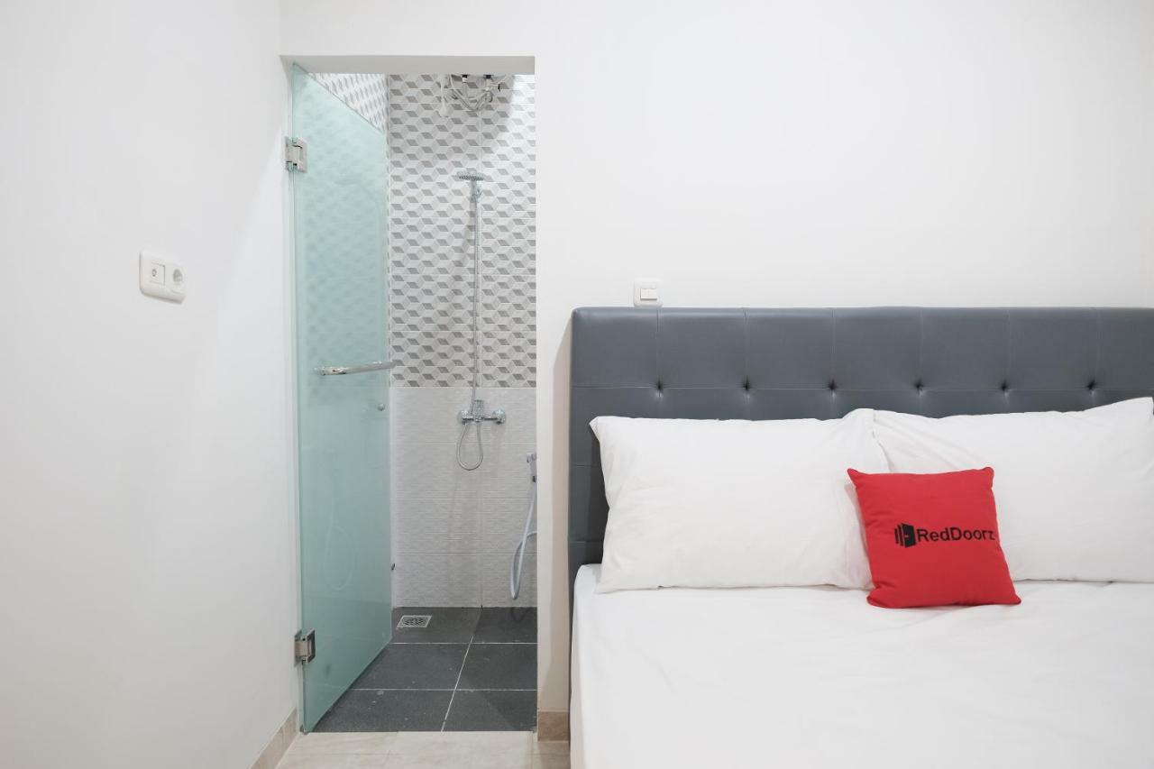 Reddoorz Near Taman Palem Hotel Jakarta Ngoại thất bức ảnh