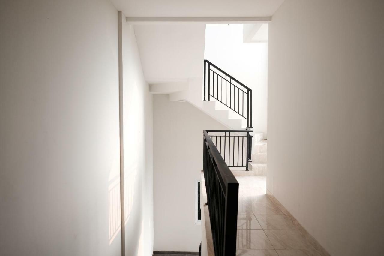 Reddoorz Near Taman Palem Hotel Jakarta Ngoại thất bức ảnh